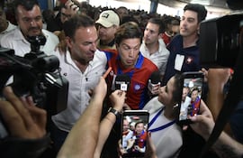 Blas Reguera y Carlos Rejala, juntos en medio del conteo oficial de votos, demostraron la unidad de ambas listas en unas elecciones históricas.