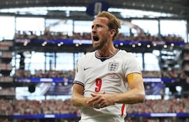 Harry Kane de Inglaterra celebra la anotación del segundo gol de su equipo durante el partido del Grupo L de la Copa Mundial de la FIFA 2026 entre Inglaterra y Croacia en el Dallas Stadium, en Arlington, Texas.