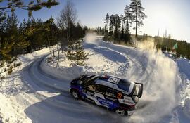 Una postal del rally blanco con Fau Zaldívar como protagonista.