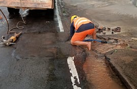 Así estaba la avenida Mariscal López por un caño roto de la ESSAP.