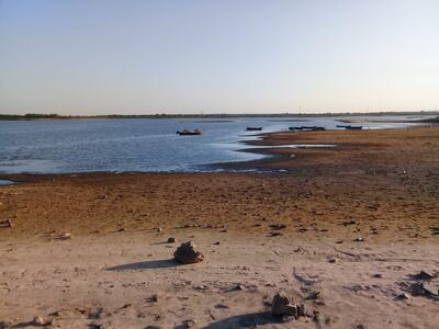 Nivel del río Paraguay bajo. Descenso.