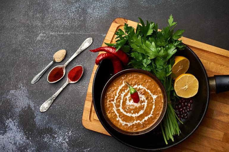 Dal makhani (sopa de lentejas y porotos rojos).