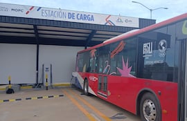 Buses eléctricos donados por Taiwán realizaron las pruebas de carga de batería para comenzar a funcionar.