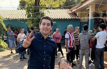 Pedrito Goméz después de votar.