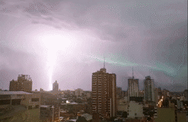 Imagen de tormentas eléctricas y lluvia en Asunción.