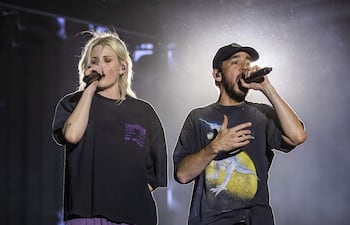 Emily Armstrong y Mike Shinoda, vocalistas de Linkin Park, durante su presentación ayer en Rock in Rio en Lisboa.