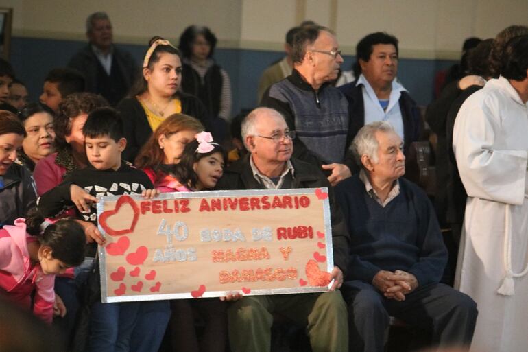 Fieles en la Basílica de Caacupé