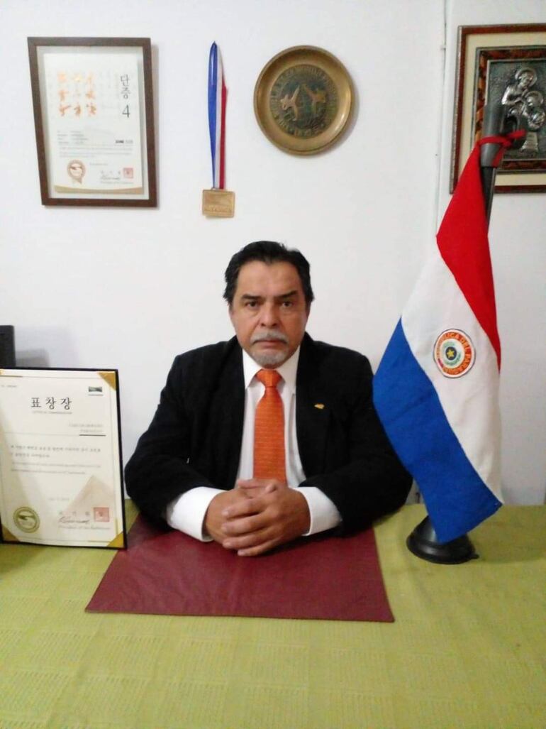 Lic. Carlos Moreno, presidente.