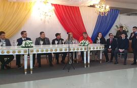 Las autoridades de Paraguay y Brasil durante la conformación de la comisión mixta.