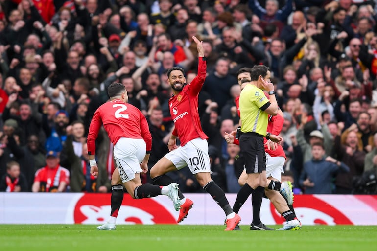 Manchester United vuelve a la Liga de Campeones tras vencer al Liverpool