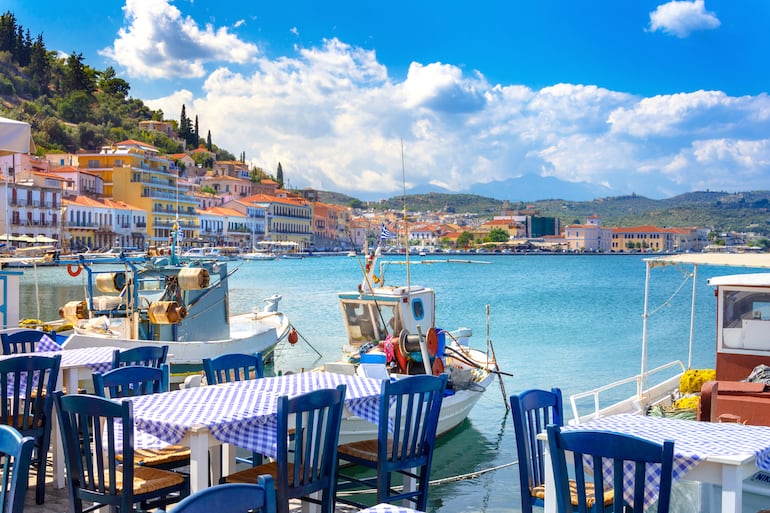 Vista de la pintoresca ciudad costera de Gythio, Peloponeso, Grecia.