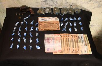 Moños de cocaína y tocos de marihuana, incautados por la Senad