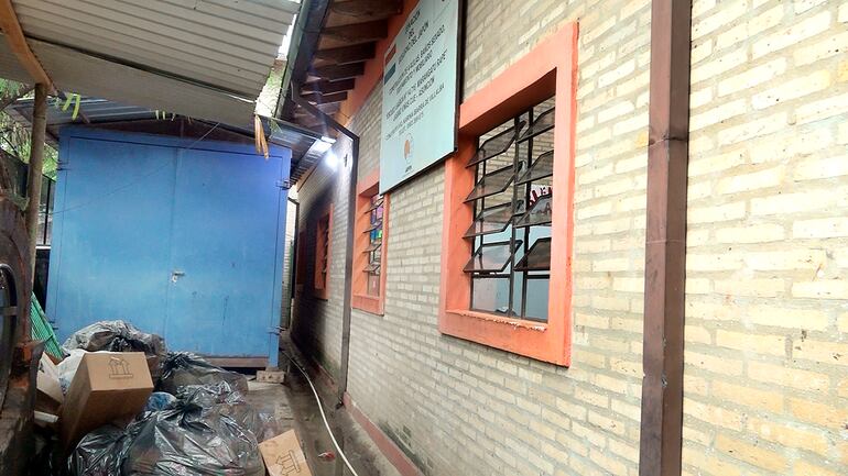 El sistema eléctrico está completamente colapsado en la  Escuela Basica Municipal N° 14716 Marangatu Rape.