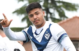 De una V azulada a otra. Raúl Cabral llegaría de Vélez Sarsfield al Sportivo Ameliano.