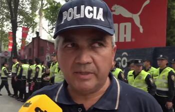 El comisario Mario Lesme fue destituido como jefe de Eventos Deportivos en Asunción de la Policía Nacional, tras el "cateo" irregular a niños en zona del Defensores del Chaco.