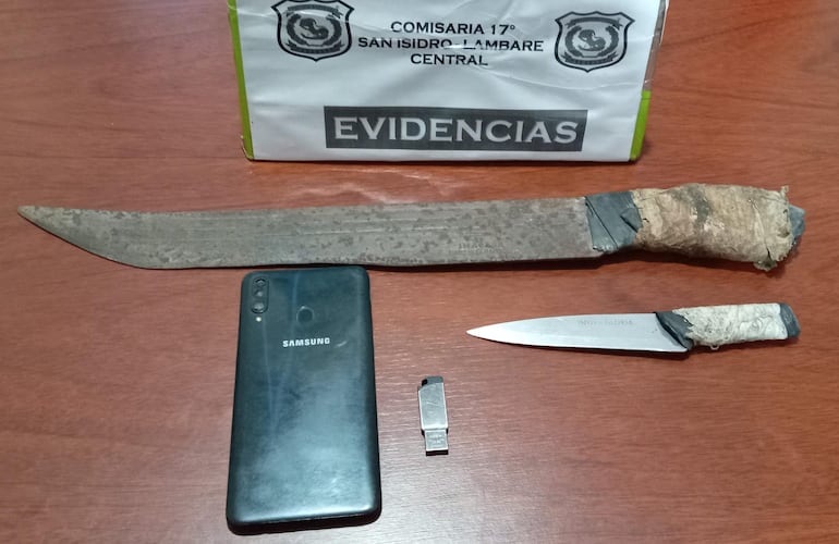 Aprehenden a pareja con machete y cuchillo tras amenaza y robo en Lambaré