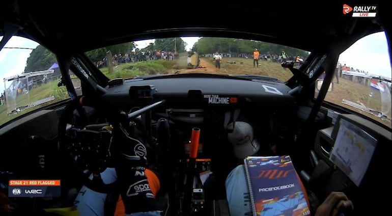 El Toyota GR Yaris Rally1 de Takamoto Katsuta volcado en el tramo de la SS21 del Rally del Paraguay 2026.