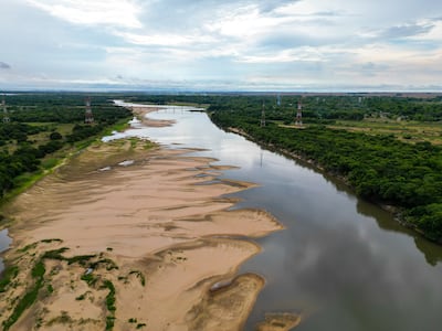Bajante del río Tebicuary obliga al Ministerio del Ambiente y Desarrollo Sostenible a ordenar el cese del bombeo de agua por parte de productores de arroz.