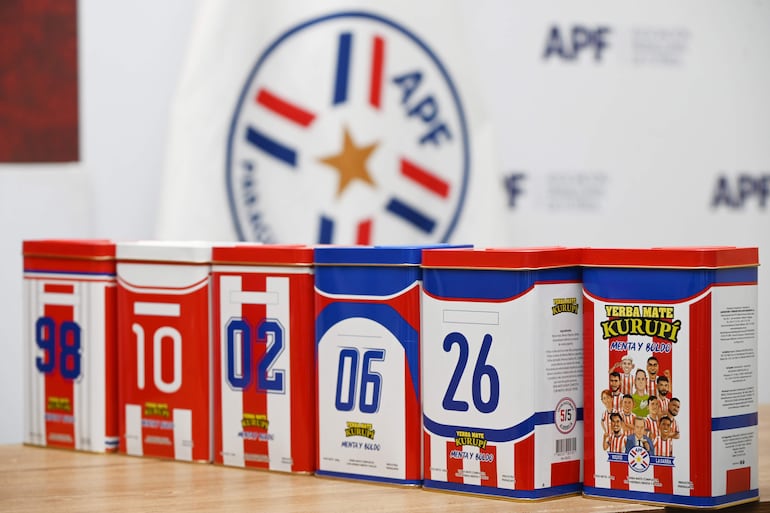 "Latas mundialistas" trae cinco diseños exclusivos inspirados en camisetas históricas de la Albirroja.