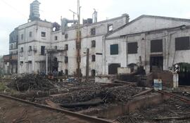 Aspecto actual de la emblemática azucarera Guarambaré S.A, que tiende a desaparecer.