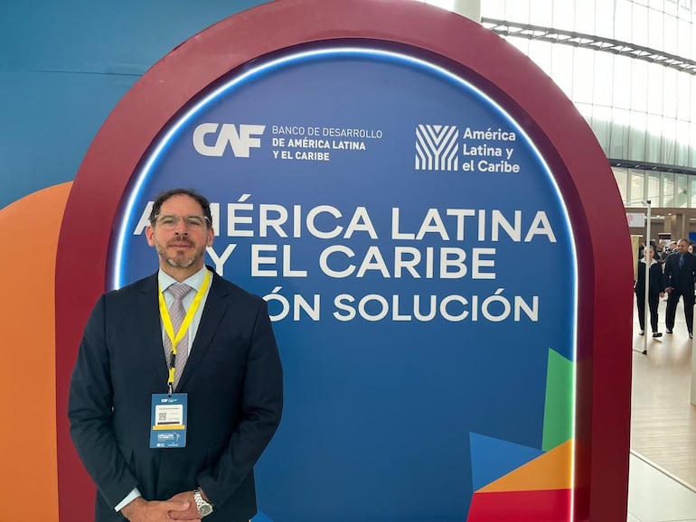El viceministro de Minas y Energía, Mauricio Bejarano, participó en el Foro Económico Internacional de CAF, en Panamá.