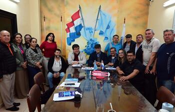 Representantes de sindicatos docentes anunciaron dos días de protestas, con suspensión de clases en agosto.