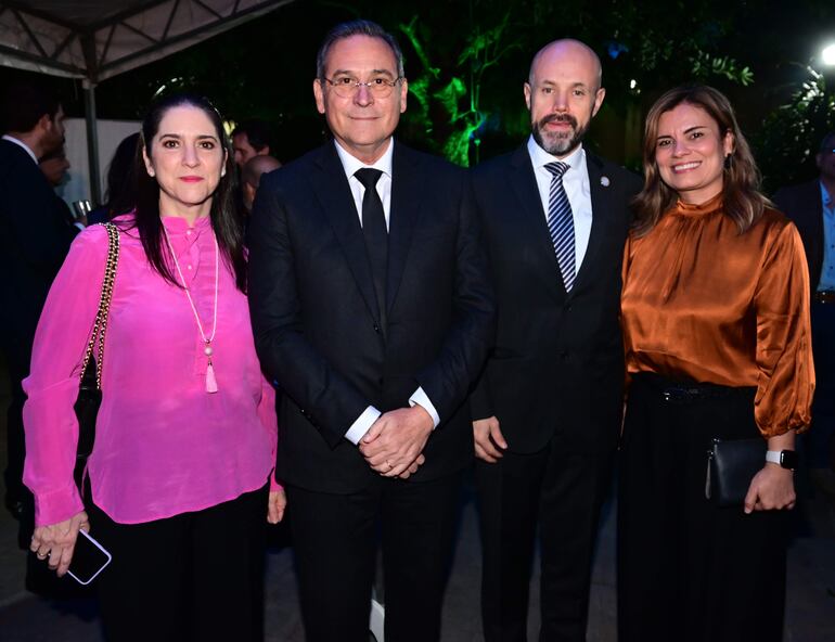 Margarita Martí, Juan Manuel Corzo Román, embajador de Colombia junto a Iván León y Luisa López. 