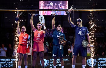 Josemaría (i), González, Chingotto y Galán, los campeones del Premier Pádel P2 Asunción 2026.