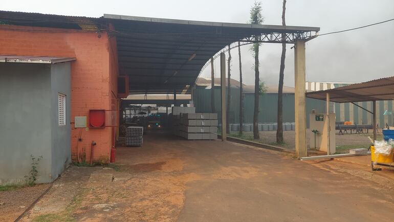 Fábrica incendiada en Caaguazú.