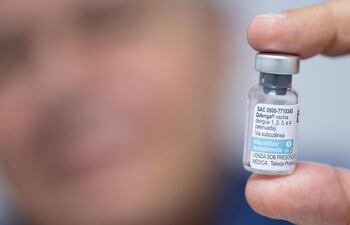 Una dosis de la vacuna Qdenga desarrollada por un laboratorio de Japón.