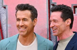 Los actores Ryan Reynolds y Hugh Jackman además de colegas son buenos amigos.