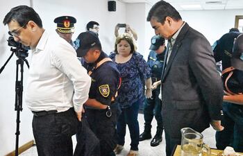 Los condenados Enzo Cardozo y Rody Godoy, exministros de Agricultura y Ganadería, tras el juicio.