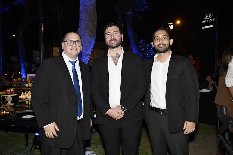 Amado Martínez, Renato Villate y Mauricio Almirón. 