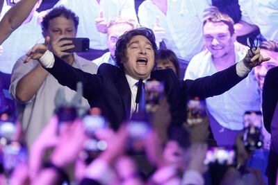 El presidente de Argentina, Javier Milei, habla tras conocer los resultados de las elecciones legislativas este domingo, en Buenos Aires (Argentina).