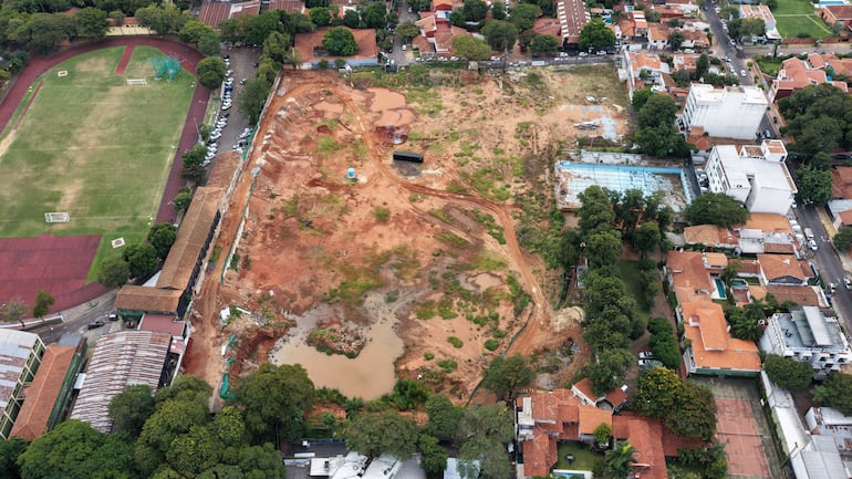 Desalentador panorama se observa en las imagen del futuro estadio Osvaldo Domínguez Dibb.