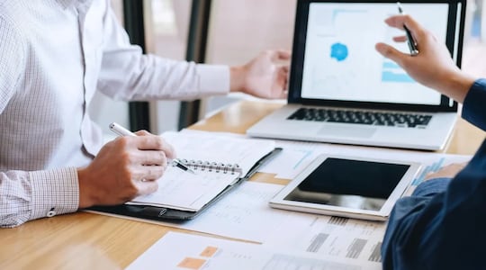 La lupa sobre los números publicados por ueno bank S.A. en sus balances y estados financieros vuelve a reflejar movimientos de una magnitud inusual dentro del mercado local.