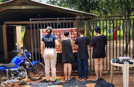 Las hermanas detenidas Natalia Violeta Mereles Giménez (25), Andrea Rocío Mereles Giménez (32) y Laura Mereles Giménez (30).