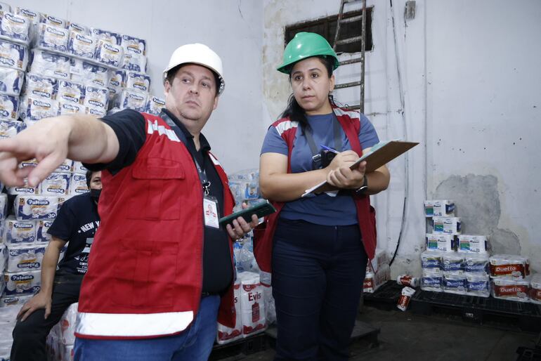 El Ministerio de Trabajo, Empleo y Seguridad Social (MTESS) dispuso la suspensión total de las actividades del supermercado La Rosarin por presentar riesgos a la salud y seguridad laboral.