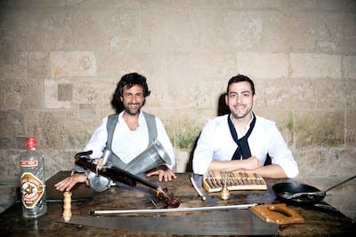 Jorge Arribas y Diego Galaz conforman el dúo español Fetén Fetén, que presentará su propuesta de música instrumental en Asunción.