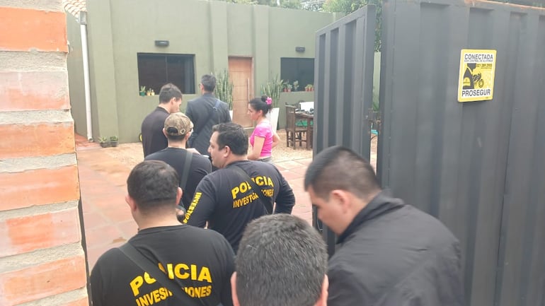Allanamiento en una vivienda en el marco del feminicidio de María Fernanda Benítez.