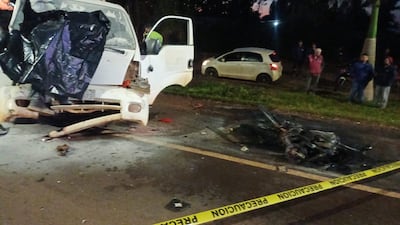 La víctima del accidente fatal ocurrido hoy en Santa Rita quedó incrustada en la cabina del camión, cuyo conductor escapó del lugar.