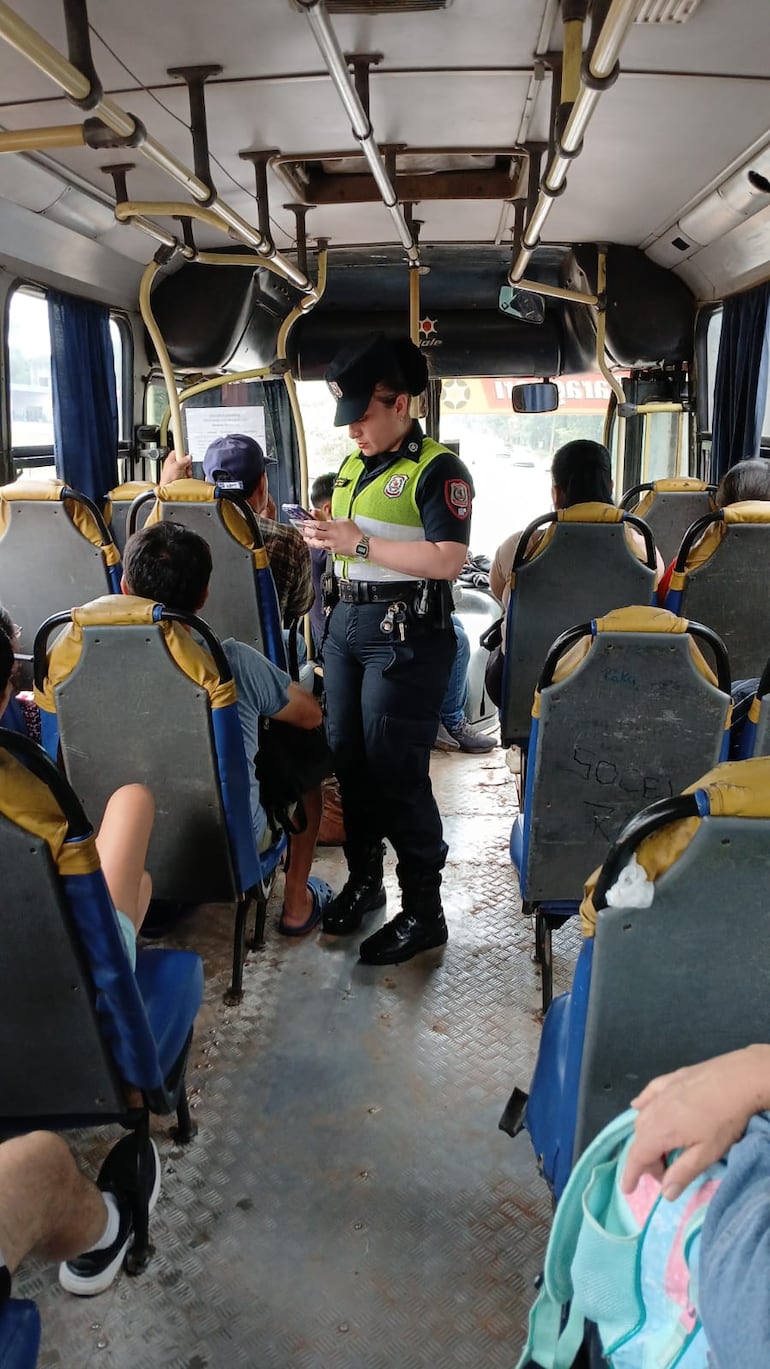 Policía realiza controles en vía pública y recuerda portar documentos personales