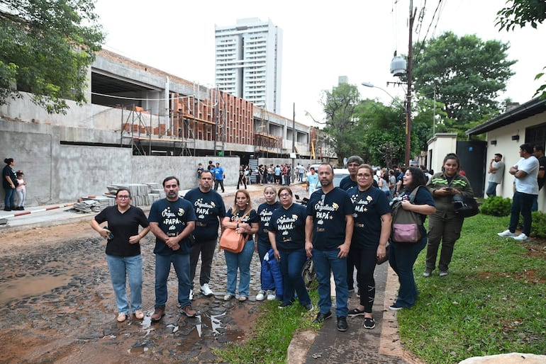Manifestacion de padres y UPD del colegio CTN