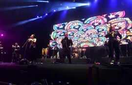 La Sonora Dinamita ofreció un show alegre y muy conectado con el público durante el festival "Asunción baila cumbia" en el Jockey Club.