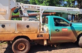 Funcionarios de la ANDE intentaron auxiliar al electricista, pero no lograron salvarle la vida.