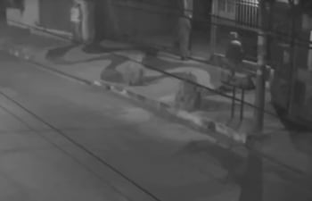 Captura del circuito cerrado que captó parte del asalto domiciliario en Fernando de la Mora.