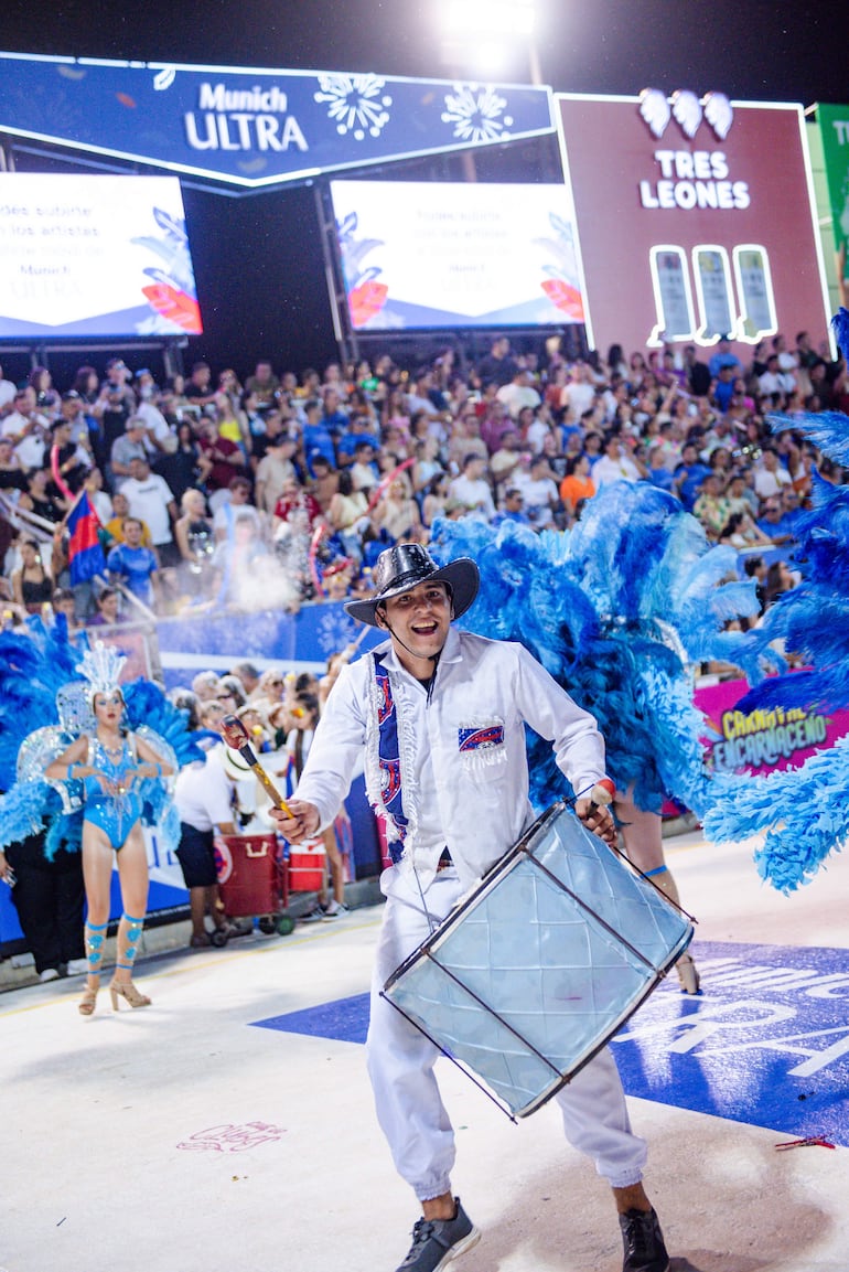 Encarnación vibra con Munich Ultra en el sambódromo.