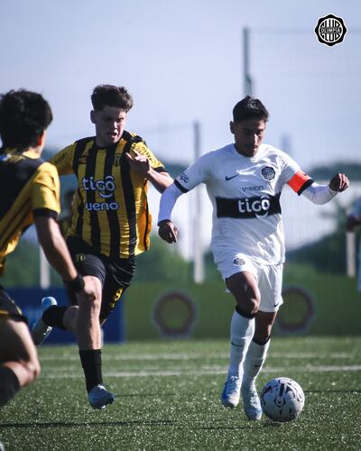 Guaraní se quedó con el clásico más añejo