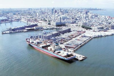 Vista aérea del Puerto de Montevideo, Uruguay.