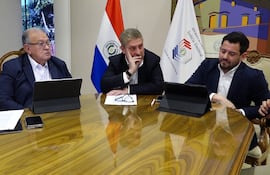 Ministros del Tribunal Superior de Justicia Electoral, Jorge Bogarín, vicepresidente; Jaime Bestard, presidente y César Rossell (miembro).